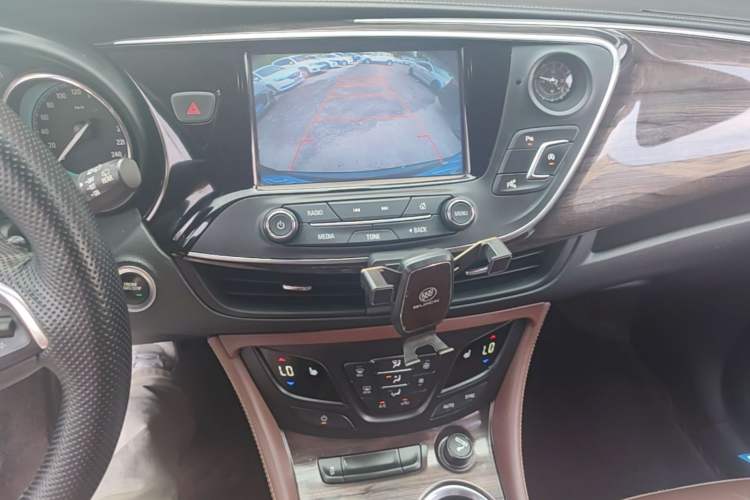Used Buick Envision 2017 20T Two-Wheel Drive Luxury Model Audio And AC Panel