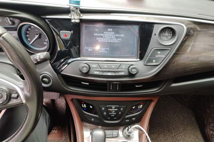 Used Buick Envision 2017 28T Four-Wheel Drive Elite Model Audio And AC Panel