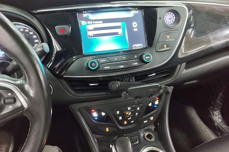 Used Buick Envision 2017 20T Two-Wheel Drive Elite Version Audio And AC Panel