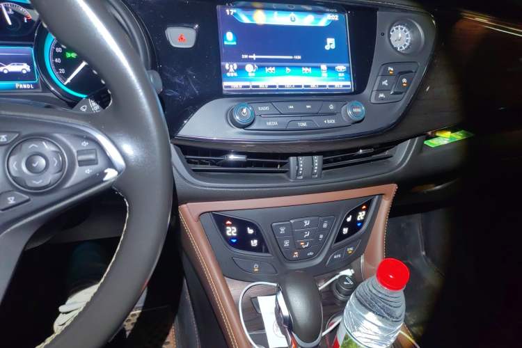 Used Buick Envision 2017 28T Four-Wheel Drive Luxury Model Audio And AC Panel