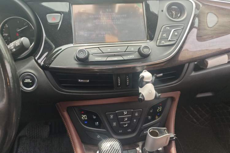 Used Buick Envision 2017 28T All-Wheel-Drive Versatile Sport Flagship Edition Audio And AC Panel