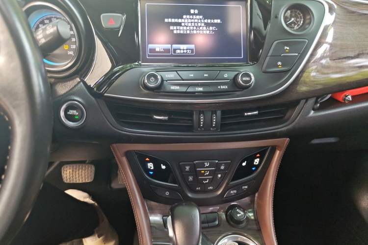 Used Buick Envision 2017 20T Two-Wheel Drive Elite Version Audio And AC Panel