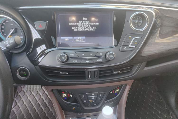 Used Buick Envision 2017 20T Two-Wheel Drive Luxury Model Audio And AC Panel