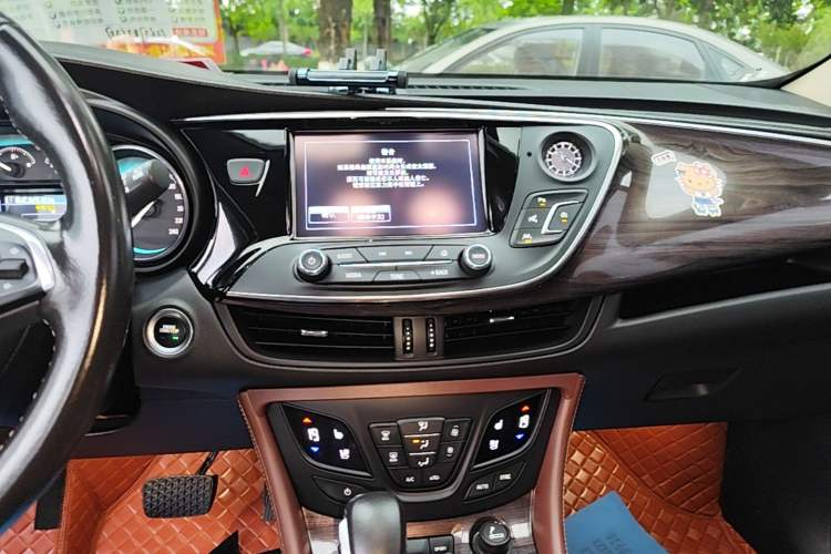 Used Buick Envision 2017 28T Four-Wheel Drive Luxury Model Audio And AC Panel