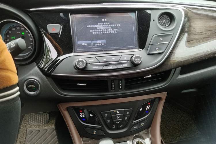 Used Buick Envision 2017 20T Two-Wheel Drive Elite Version Audio And AC Panel