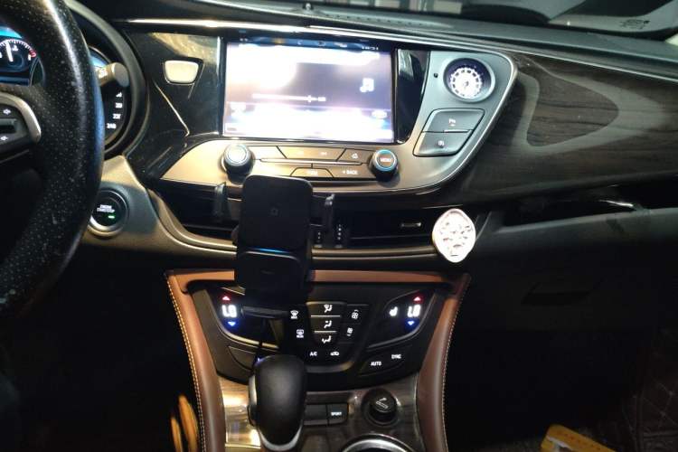 Used Buick Envision 2017 28T Four-Wheel Drive Elite Model Audio And AC Panel