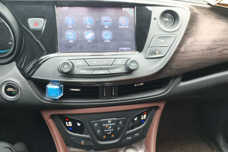 Used Buick Envision 2017 28T Four-Wheel Drive Elite Model Audio And AC Panel