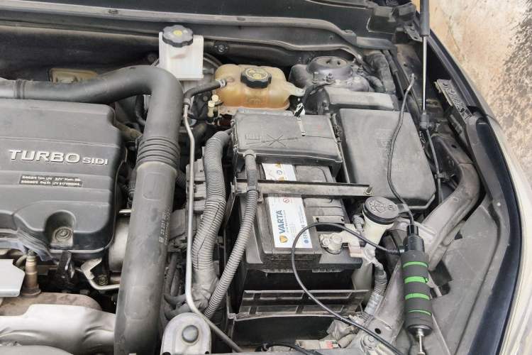 Used Buick Envision 2017 20T Two-Wheel Drive Luxury Model Engine Bay Left