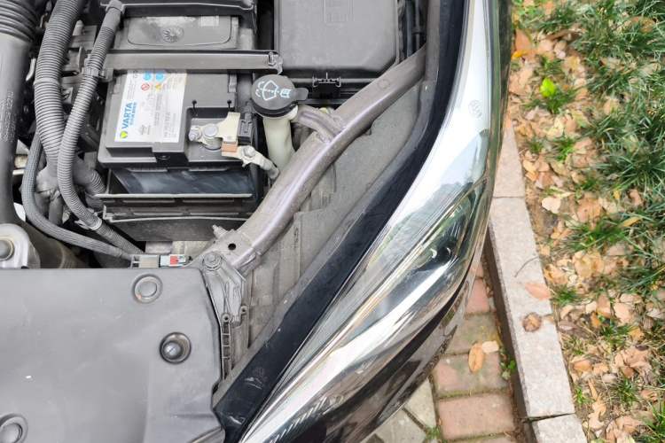 Used Buick Envision 2017 20T Two-Wheel Drive Elite Version Engine Bay Left