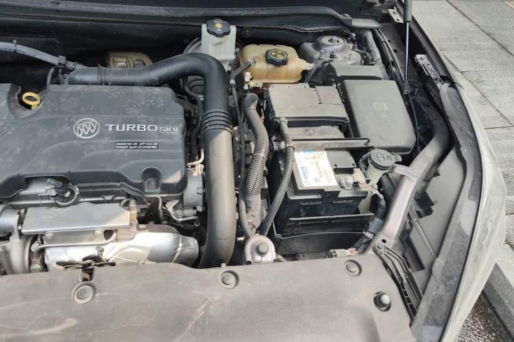 Used Buick Envision 2017 20T Two-Wheel Drive Elite Version Engine Bay Left