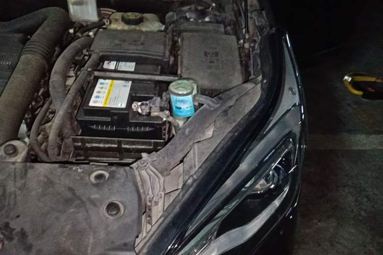 Used Buick Envision 2017 20T Two-Wheel Drive Elite Version Engine Bay Left