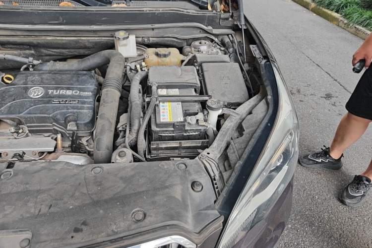 Used Buick Envision 2017 20T Two-Wheel Drive Elite Version Engine Bay Left