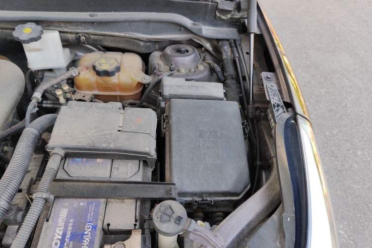Used Buick Envision 2017 20T Two-Wheel Drive Elite Version Engine Bay Left