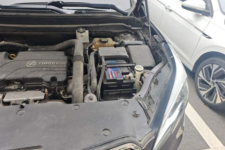 Used Buick Envision 2017 20T Two-Wheel Drive Leading Version Engine Bay Left