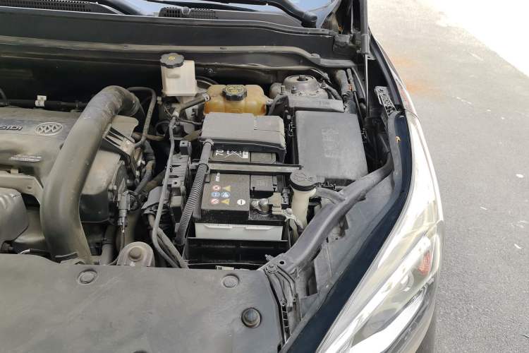 Used Buick Envision 2017 28T Four-Wheel Drive Elite Model Engine Bay Left