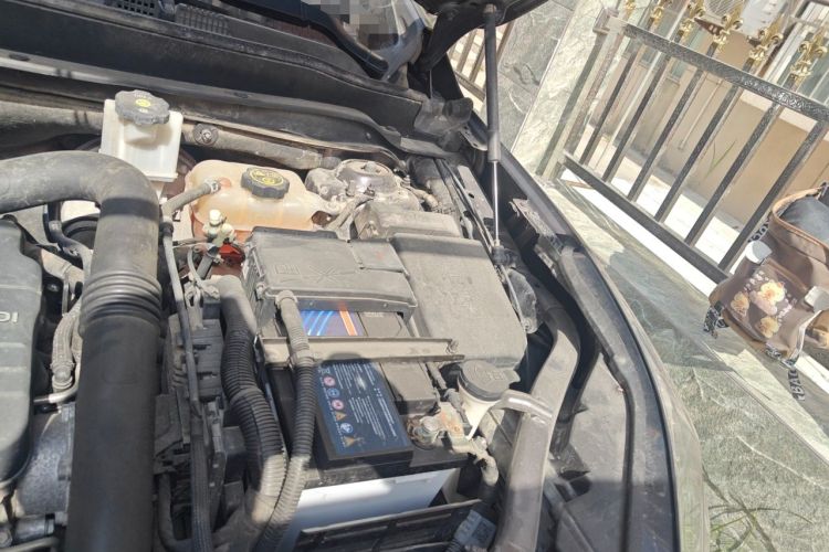 Used Buick Envision 2017 20T Two-Wheel Drive Leading Version Engine Bay Left