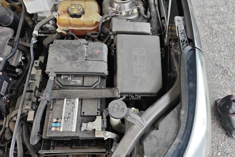 Used Buick Envision 2017 28T Four-Wheel Drive Elite Model Engine Bay Left