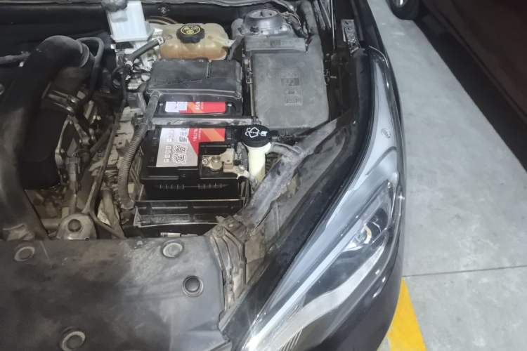 Used Buick Envision 2017 28T Four-Wheel Drive Elite Model Engine Bay Left