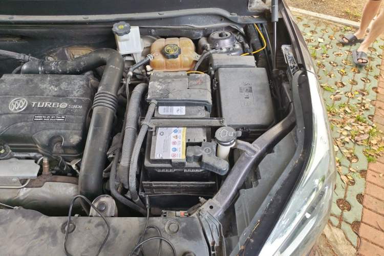 Used Buick Envision 2017 20T Two-Wheel Drive Elite Version Engine Bay Left