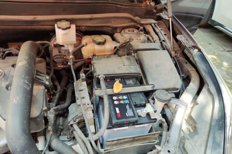Used Buick Envision 2017 28T Four-Wheel Drive Luxury Model Engine Bay Left