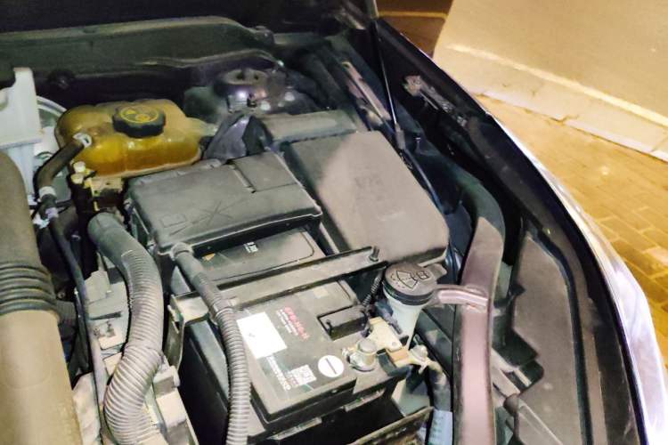 Used Buick Envision 2017 20T Two-Wheel Drive Luxury Model Engine Bay Left
