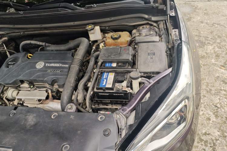 Used Buick Envision 2017 20T Two-Wheel Drive Leading Version Engine Bay Left