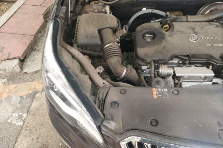 Used Buick Envision 2017 20T Two-Wheel Drive Luxury Model Engine Bay Right