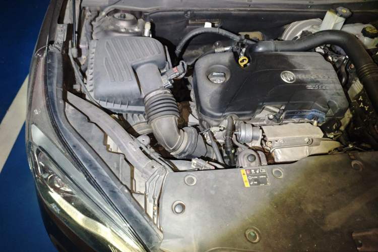 Used Buick Envision 2017 20T Two-Wheel-Drive Tech Edition Engine Bay Right