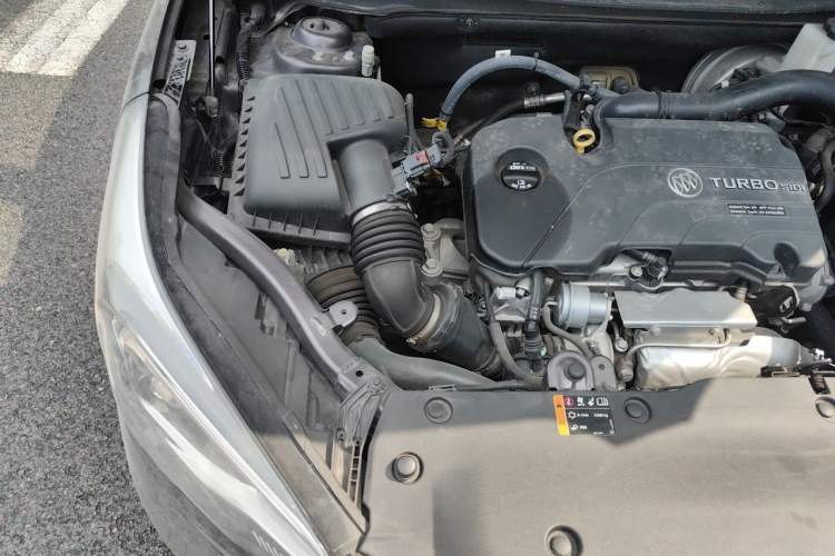 Used Buick Envision 2017 20T Two-Wheel Drive Elite Version Engine Bay Right