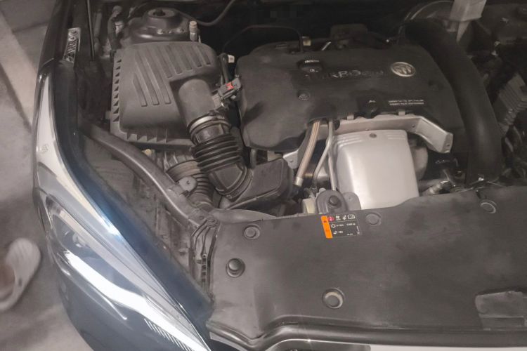 Used Buick Envision 2017 28T Four-Wheel Drive Elite Model Engine Bay Right