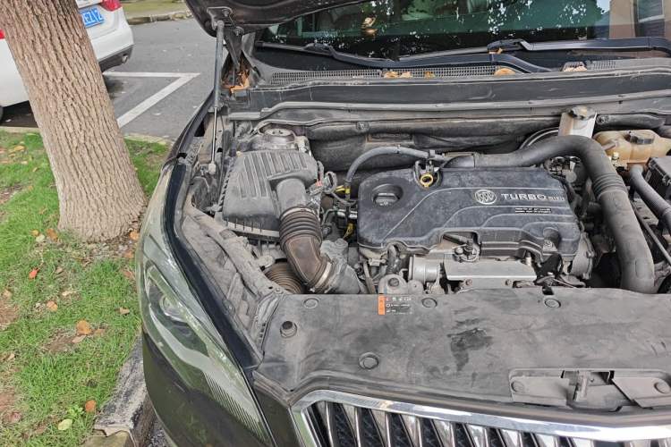Used Buick Envision 2017 20T Two-Wheel Drive Elite Version Engine Bay Right