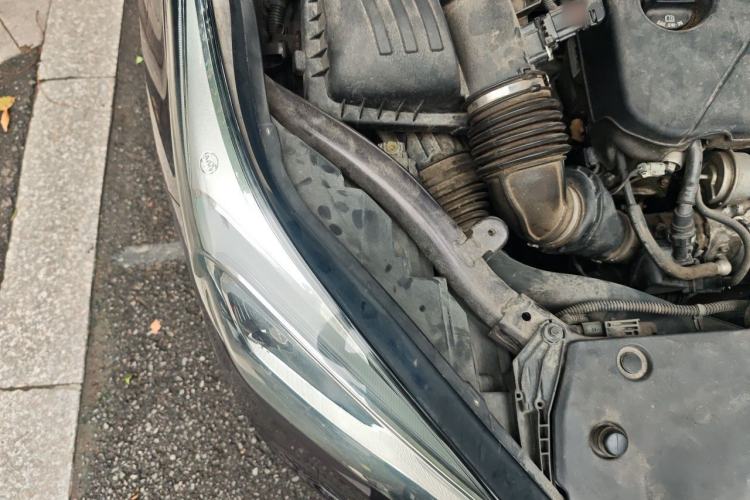 Used Buick Envision 2017 20T Two-Wheel Drive Luxury Model Engine Bay Right