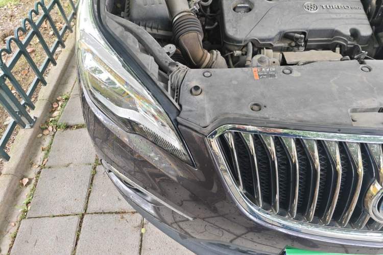 Used Buick Envision 2017 20T Two-Wheel Drive Luxury Model Engine Bay Right