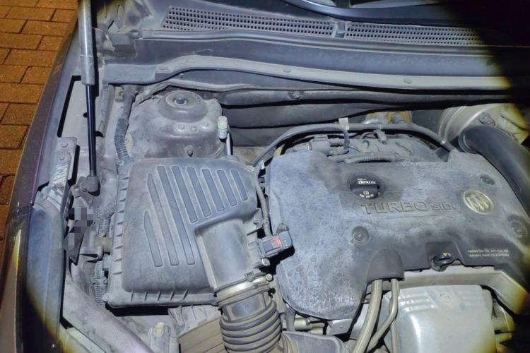 Used Buick Envision 2017 28T Four-Wheel Drive Luxury Model Engine Bay Right