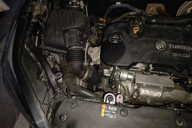Used Buick Envision 2017 20T Two-Wheel Drive Elite Version Engine Bay Right