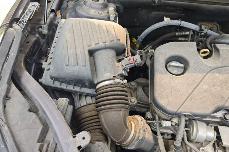 Used Buick Envision 2017 20T Two-Wheel Drive Elite Version Engine Bay Right