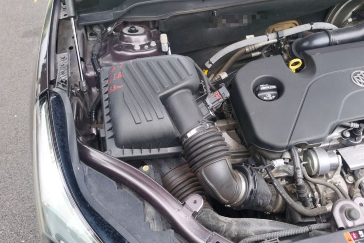 Used Buick Envision 2017 20T Two-Wheel Drive Elite Version Engine Bay Right