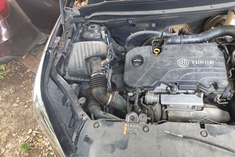 Used Buick Envision 2017 20T Two-Wheel Drive Elite Version Engine Bay Right