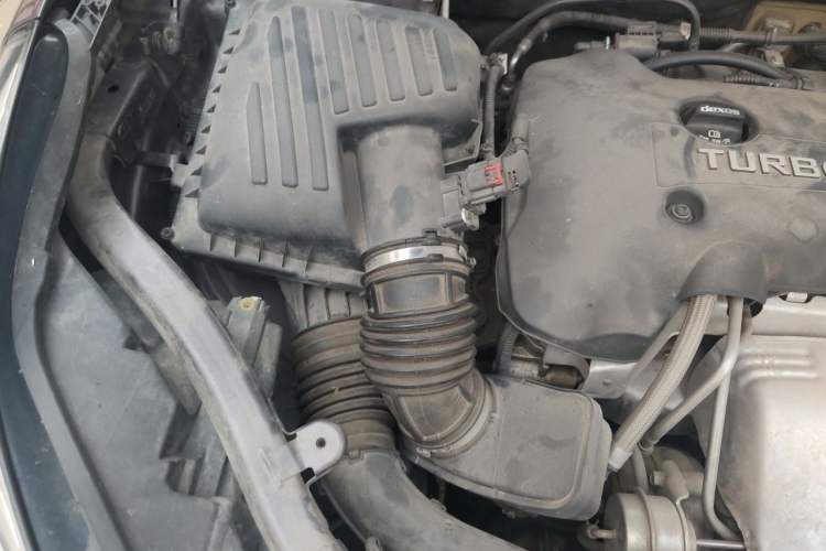 Used Buick Envision 2017 28T Four-Wheel Drive Elite Model Engine Bay Right