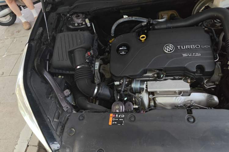 Used Buick Envision 2017 20T Two-Wheel Drive Elite Version Engine Bay Right