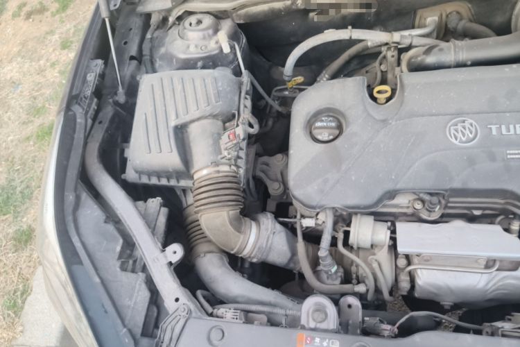 Used Buick Envision 2017 20T Two-Wheel Drive Elite Version Engine Bay Right