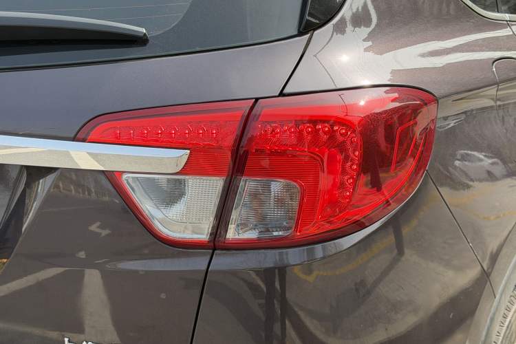 Used Buick Envision 2017 20T Two-Wheel Drive Elite Version Exterior 3