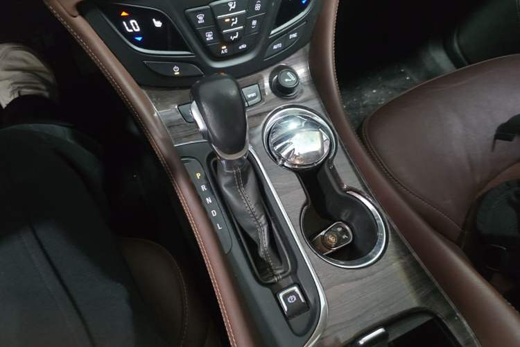 Used Buick Envision 2017 28T Four-Wheel Drive Elite Model Gear Lever