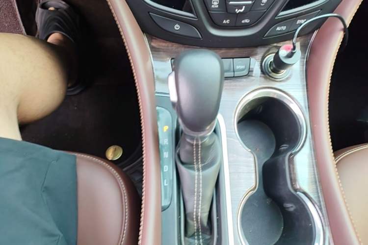 Used Buick Envision 2017 28T Four-Wheel Drive Elite Model Gear Lever