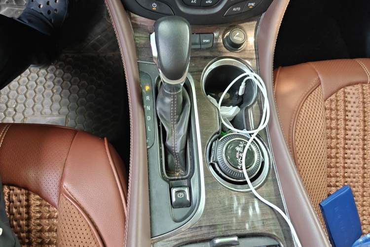 Used Buick Envision 2017 28T Four-Wheel Drive Elite Model Gear Lever