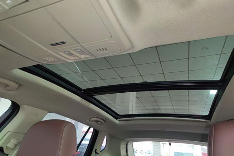 Used Buick Envision 2017 20T Two-Wheel Drive Luxury Model Headliner