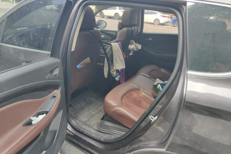 Used Buick Envision 2017 20T Two-Wheel Drive Elite Version Interior 4