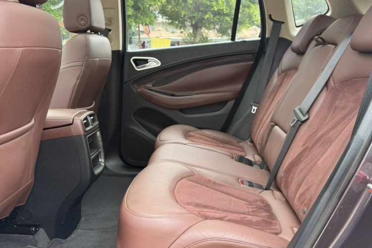 Used Buick Envision 2017 20T Two-Wheel Drive Luxury Model Interior 4