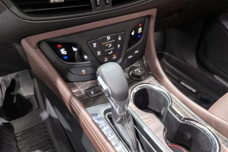 Used Buick Envision 2017 20T Two-Wheel Drive Luxury Model Interior 5