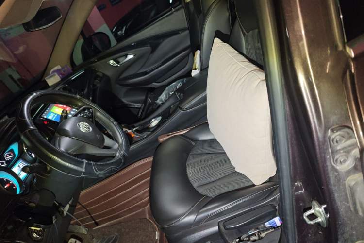 Used Buick Envision 2017 20T Two-Wheel-Drive Tech Edition Left Front Seat